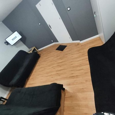 3030 Jana Spychalskiego 32 - Tanie Pokoje W Apartamencie - Samodzielne Zameldowanie - Self Check In Poznań Kültér fotó