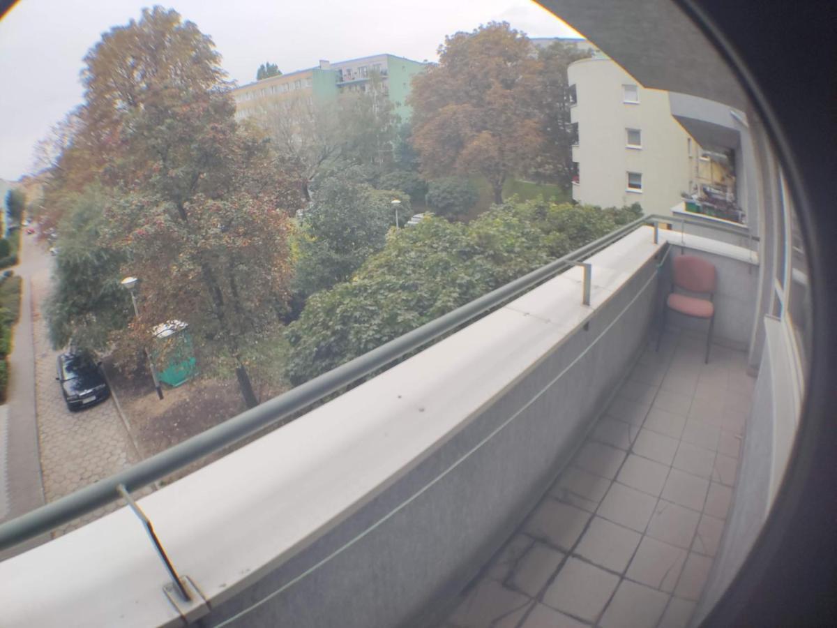 3030 Jana Spychalskiego 32 - Tanie Pokoje W Apartamencie - Samodzielne Zameldowanie - Self Check In Poznań Kültér fotó