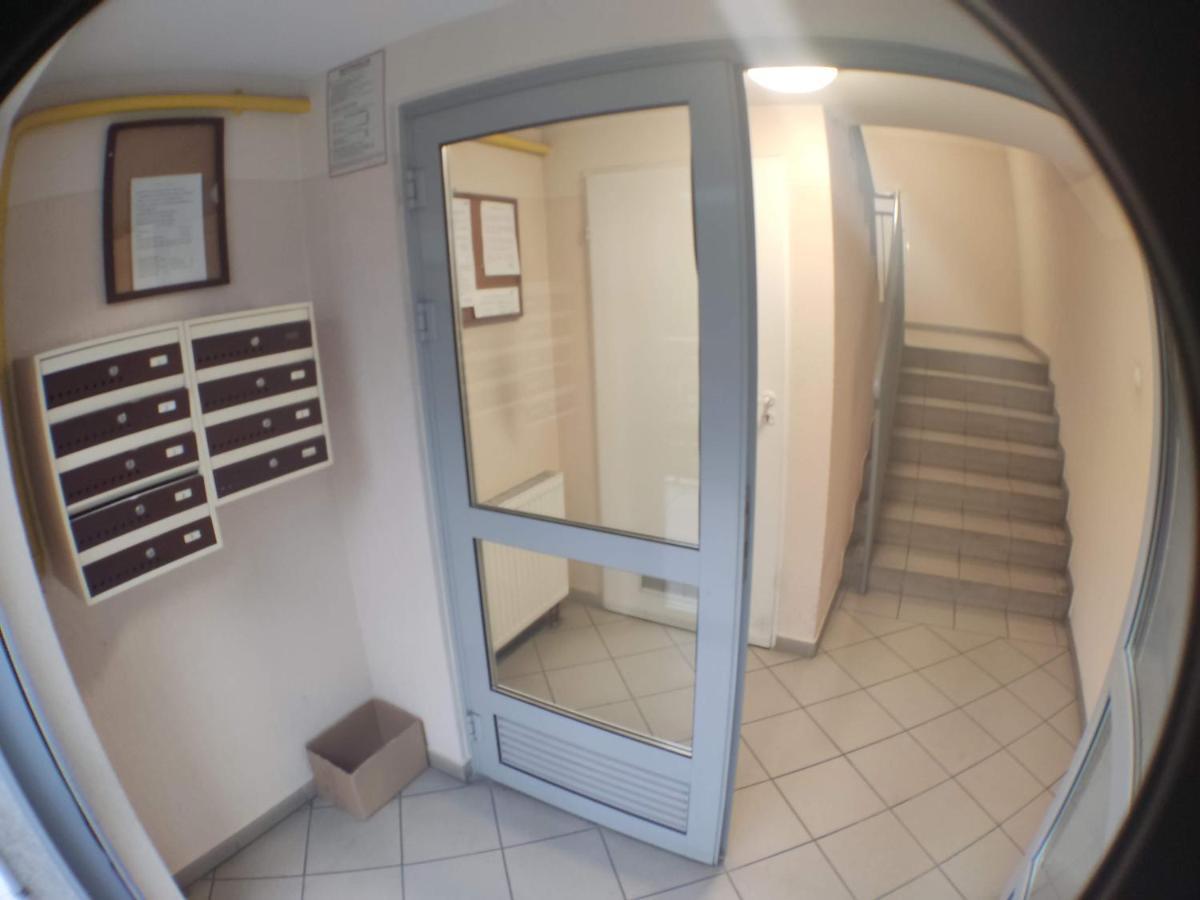 3030 Jana Spychalskiego 32 - Tanie Pokoje W Apartamencie - Samodzielne Zameldowanie - Self Check In Poznań Kültér fotó