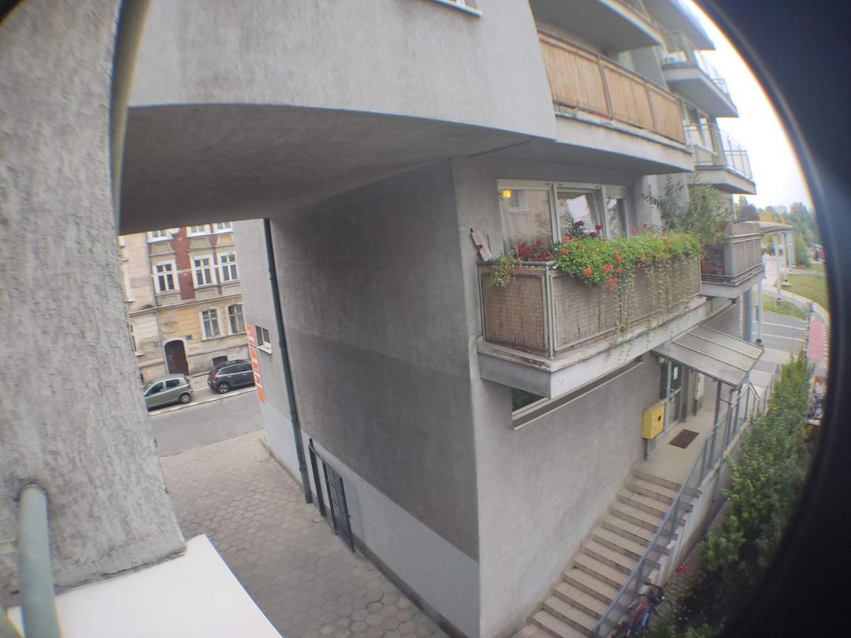 3030 Jana Spychalskiego 32 - Tanie Pokoje W Apartamencie - Samodzielne Zameldowanie - Self Check In Poznań Kültér fotó