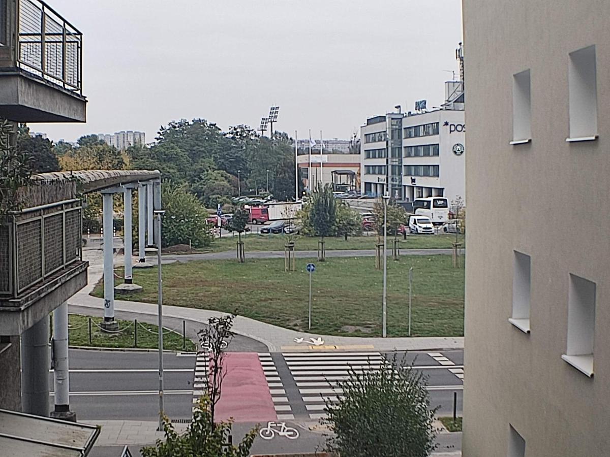 3030 Jana Spychalskiego 32 - Tanie Pokoje W Apartamencie - Samodzielne Zameldowanie - Self Check In Poznań Kültér fotó
