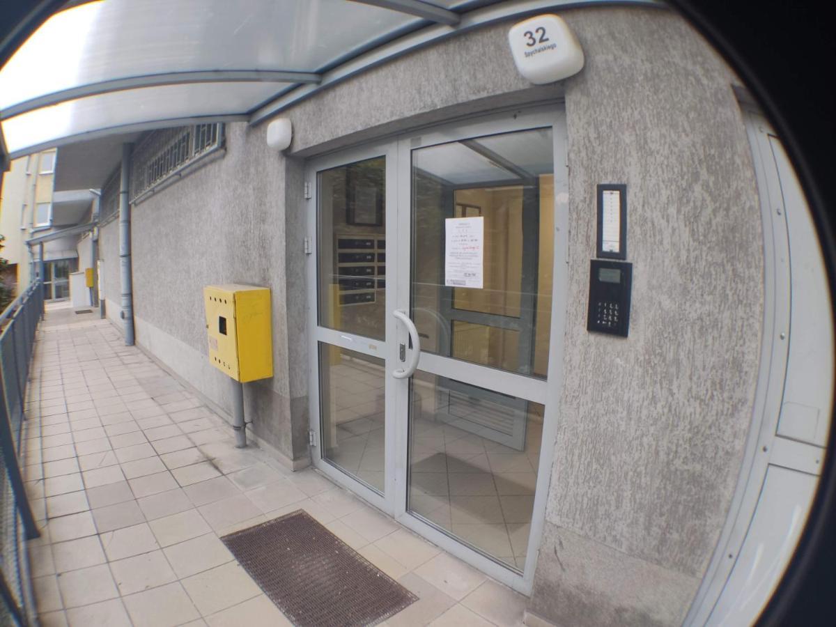 3030 Jana Spychalskiego 32 - Tanie Pokoje W Apartamencie - Samodzielne Zameldowanie - Self Check In Poznań Kültér fotó
