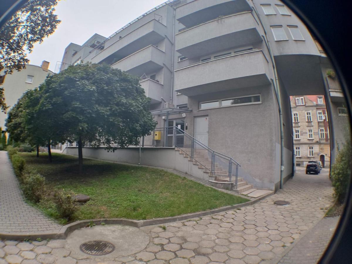 3030 Jana Spychalskiego 32 - Tanie Pokoje W Apartamencie - Samodzielne Zameldowanie - Self Check In Poznań Kültér fotó