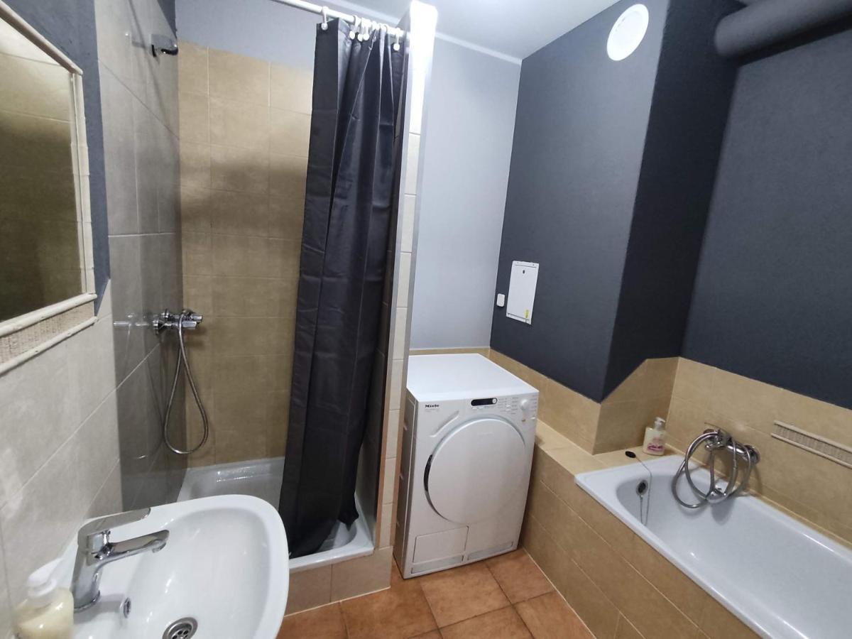 3030 Jana Spychalskiego 32 - Tanie Pokoje W Apartamencie - Samodzielne Zameldowanie - Self Check In Poznań Kültér fotó