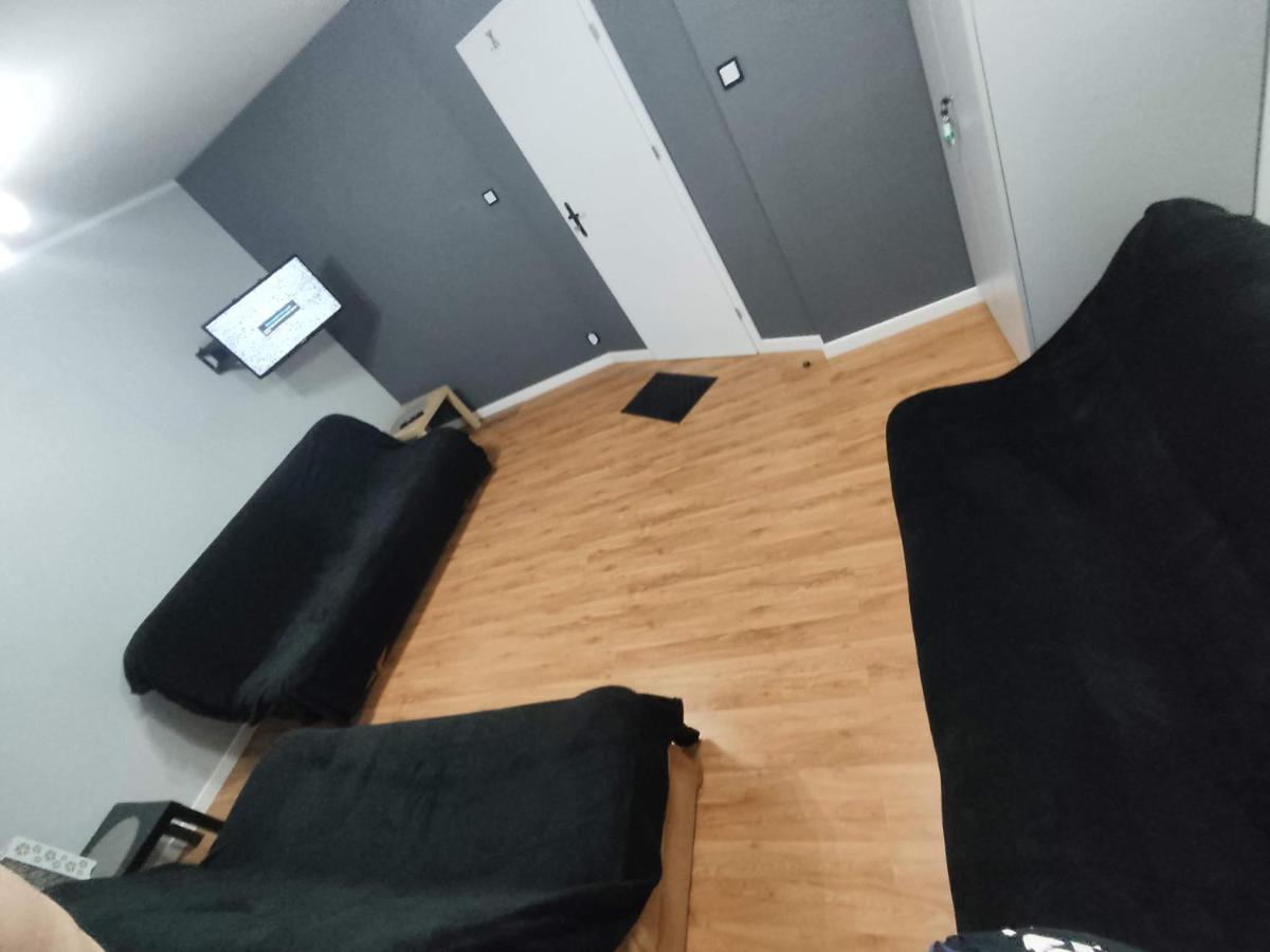 3030 Jana Spychalskiego 32 - Tanie Pokoje W Apartamencie - Samodzielne Zameldowanie - Self Check In Poznań Kültér fotó