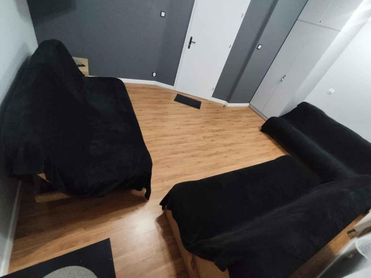 3030 Jana Spychalskiego 32 - Tanie Pokoje W Apartamencie - Samodzielne Zameldowanie - Self Check In Poznań Kültér fotó