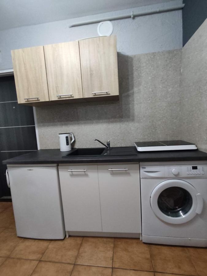 3030 Jana Spychalskiego 32 - Tanie Pokoje W Apartamencie - Samodzielne Zameldowanie - Self Check In Poznań Kültér fotó