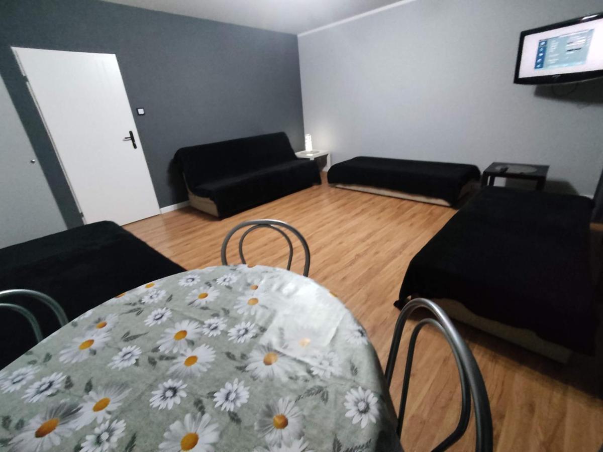 3030 Jana Spychalskiego 32 - Tanie Pokoje W Apartamencie - Samodzielne Zameldowanie - Self Check In Poznań Kültér fotó
