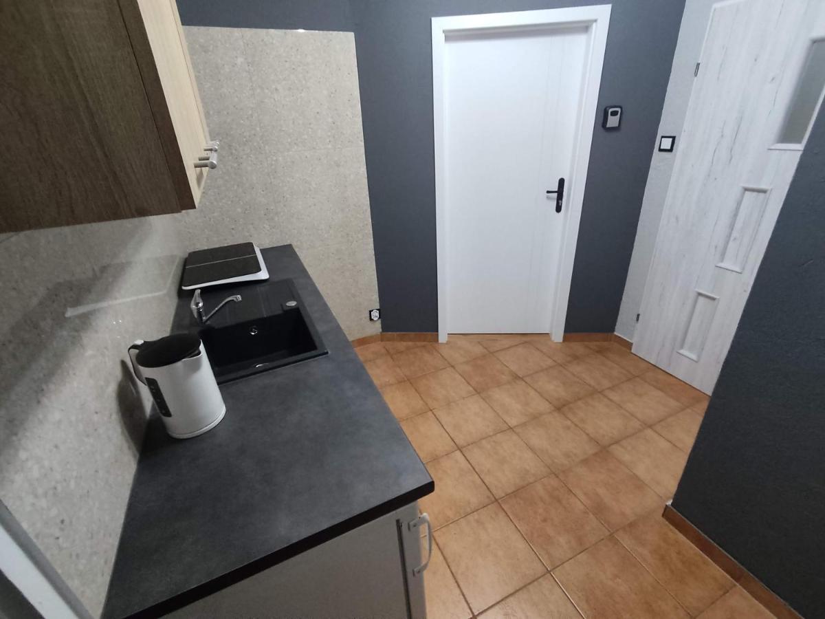 3030 Jana Spychalskiego 32 - Tanie Pokoje W Apartamencie - Samodzielne Zameldowanie - Self Check In Poznań Kültér fotó