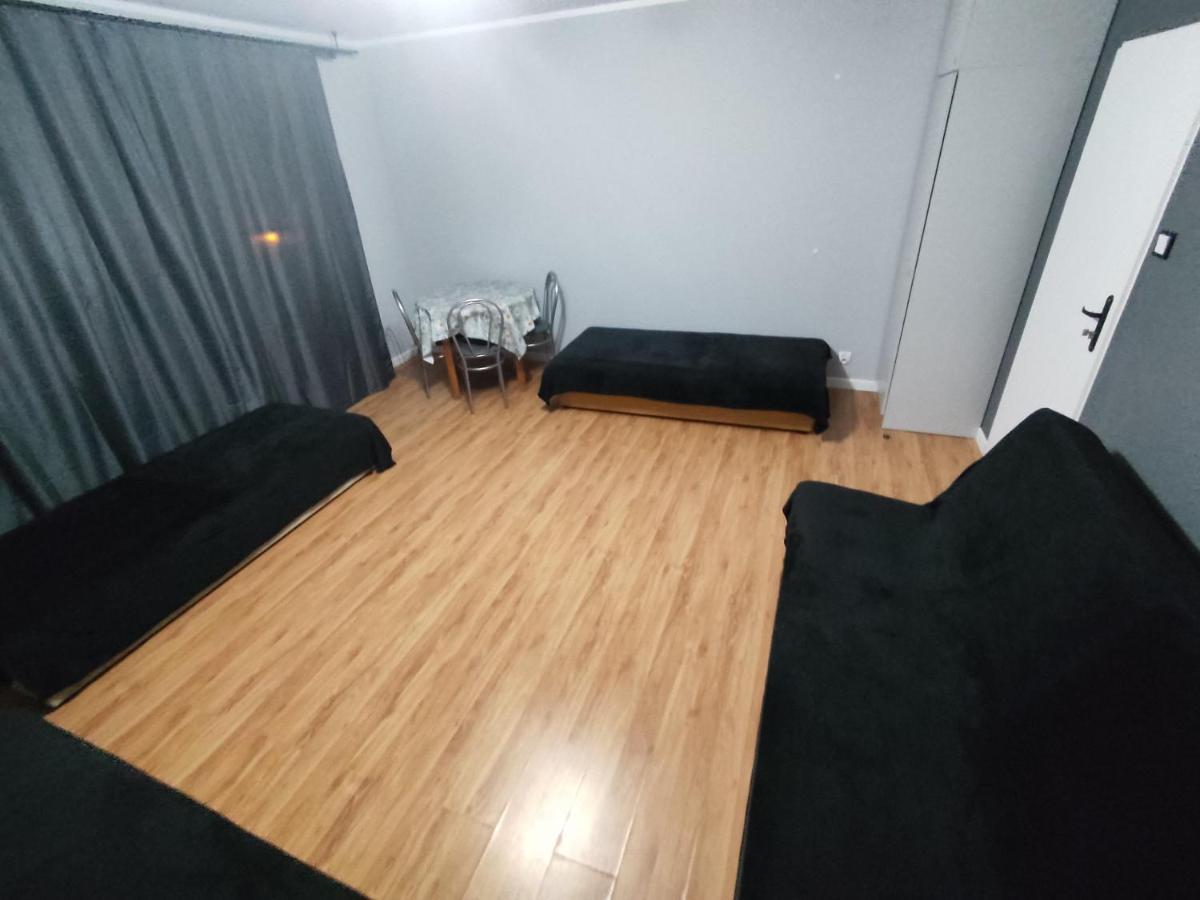 3030 Jana Spychalskiego 32 - Tanie Pokoje W Apartamencie - Samodzielne Zameldowanie - Self Check In Poznań Kültér fotó