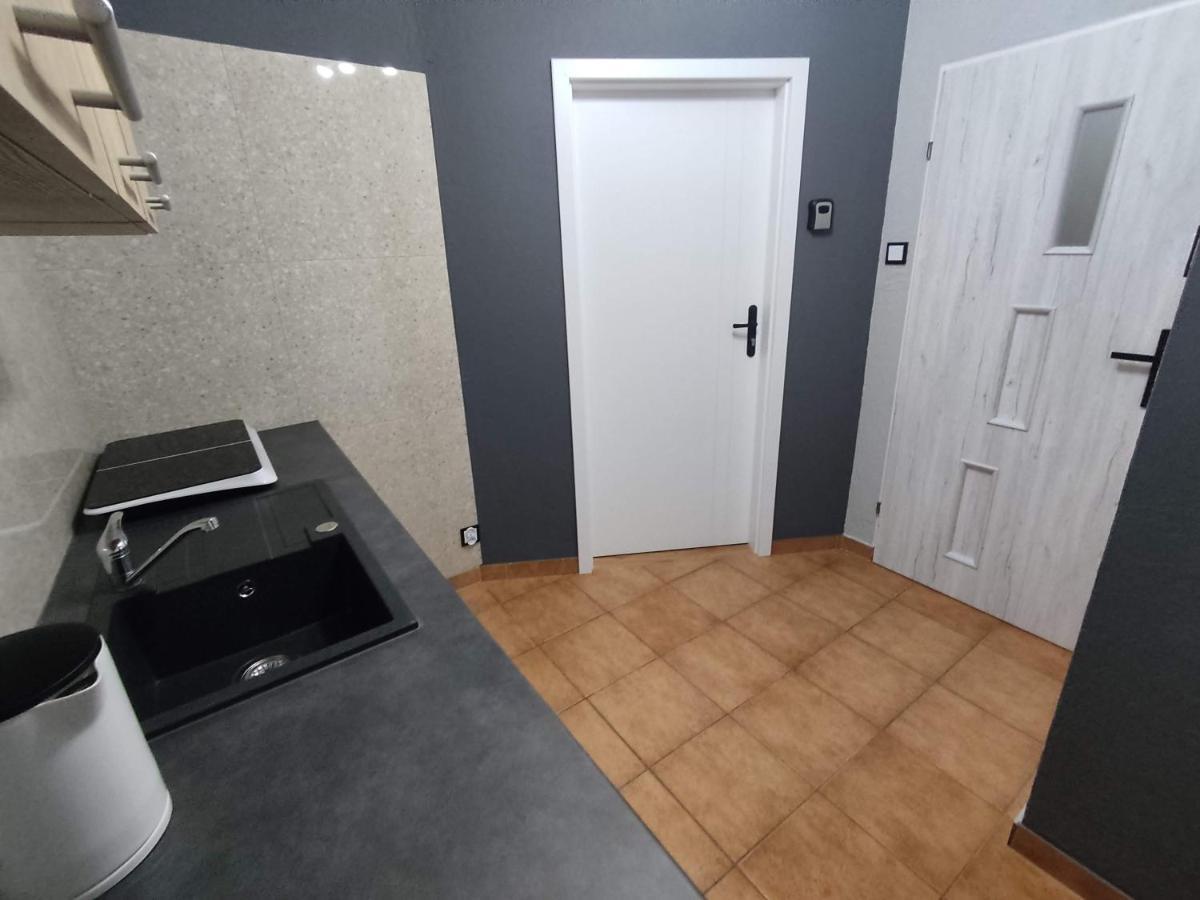 3030 Jana Spychalskiego 32 - Tanie Pokoje W Apartamencie - Samodzielne Zameldowanie - Self Check In Poznań Kültér fotó