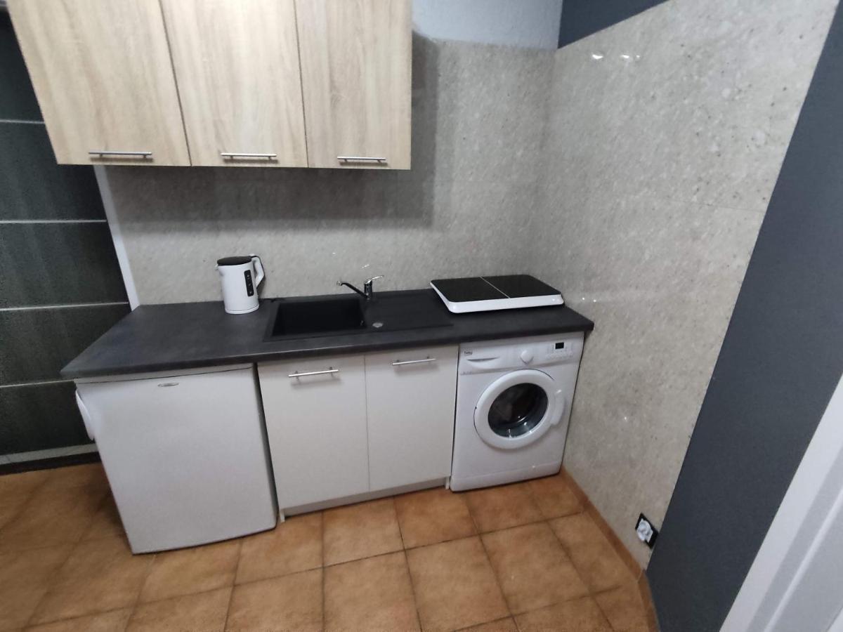 3030 Jana Spychalskiego 32 - Tanie Pokoje W Apartamencie - Samodzielne Zameldowanie - Self Check In Poznań Kültér fotó