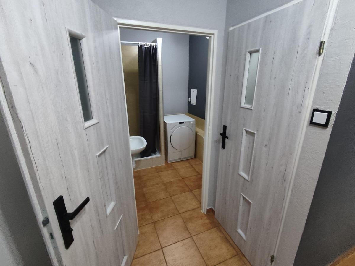 3030 Jana Spychalskiego 32 - Tanie Pokoje W Apartamencie - Samodzielne Zameldowanie - Self Check In Poznań Kültér fotó