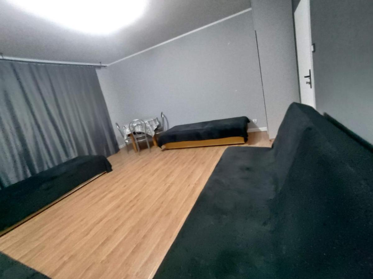 3030 Jana Spychalskiego 32 - Tanie Pokoje W Apartamencie - Samodzielne Zameldowanie - Self Check In Poznań Kültér fotó