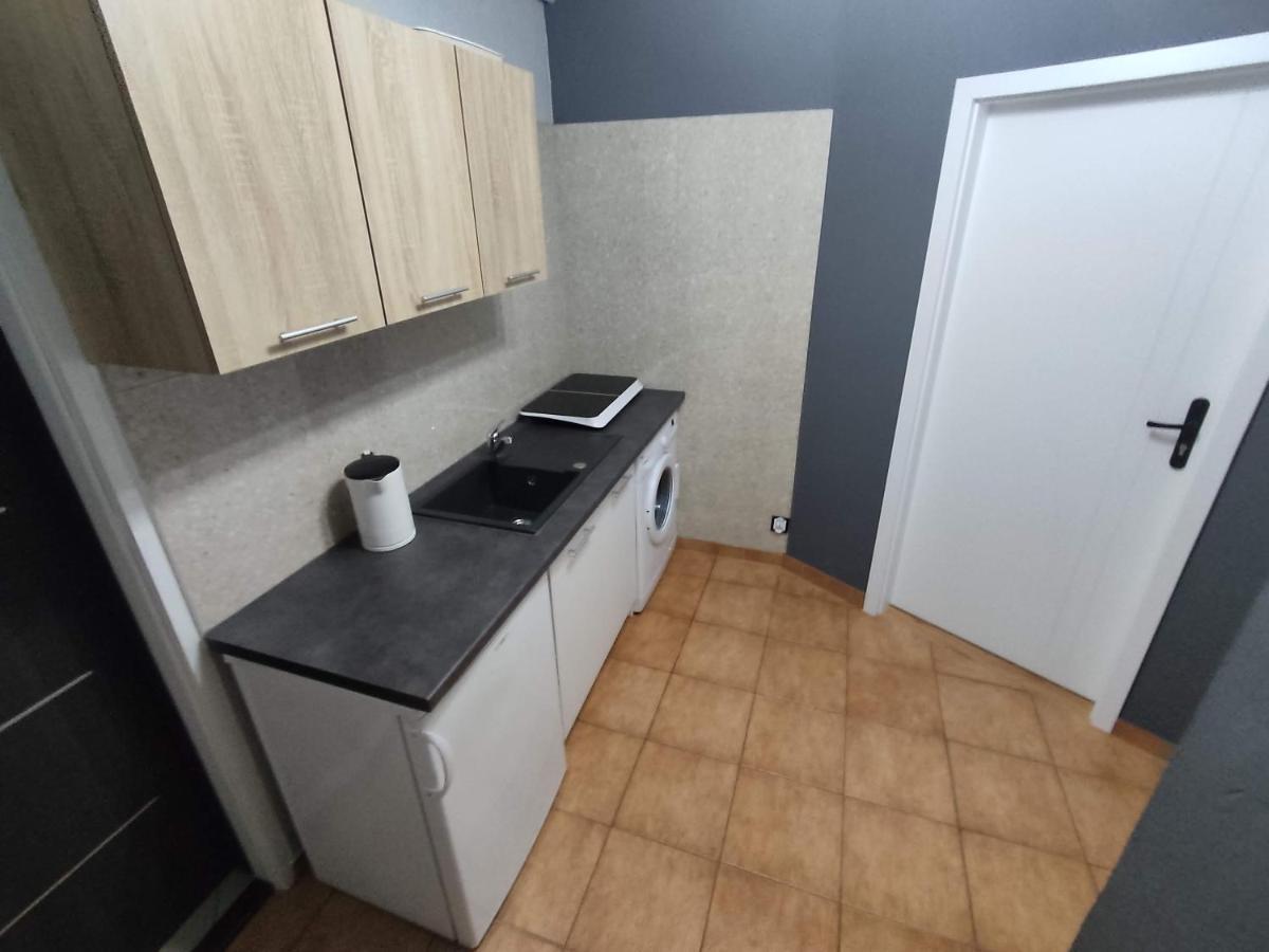 3030 Jana Spychalskiego 32 - Tanie Pokoje W Apartamencie - Samodzielne Zameldowanie - Self Check In Poznań Kültér fotó