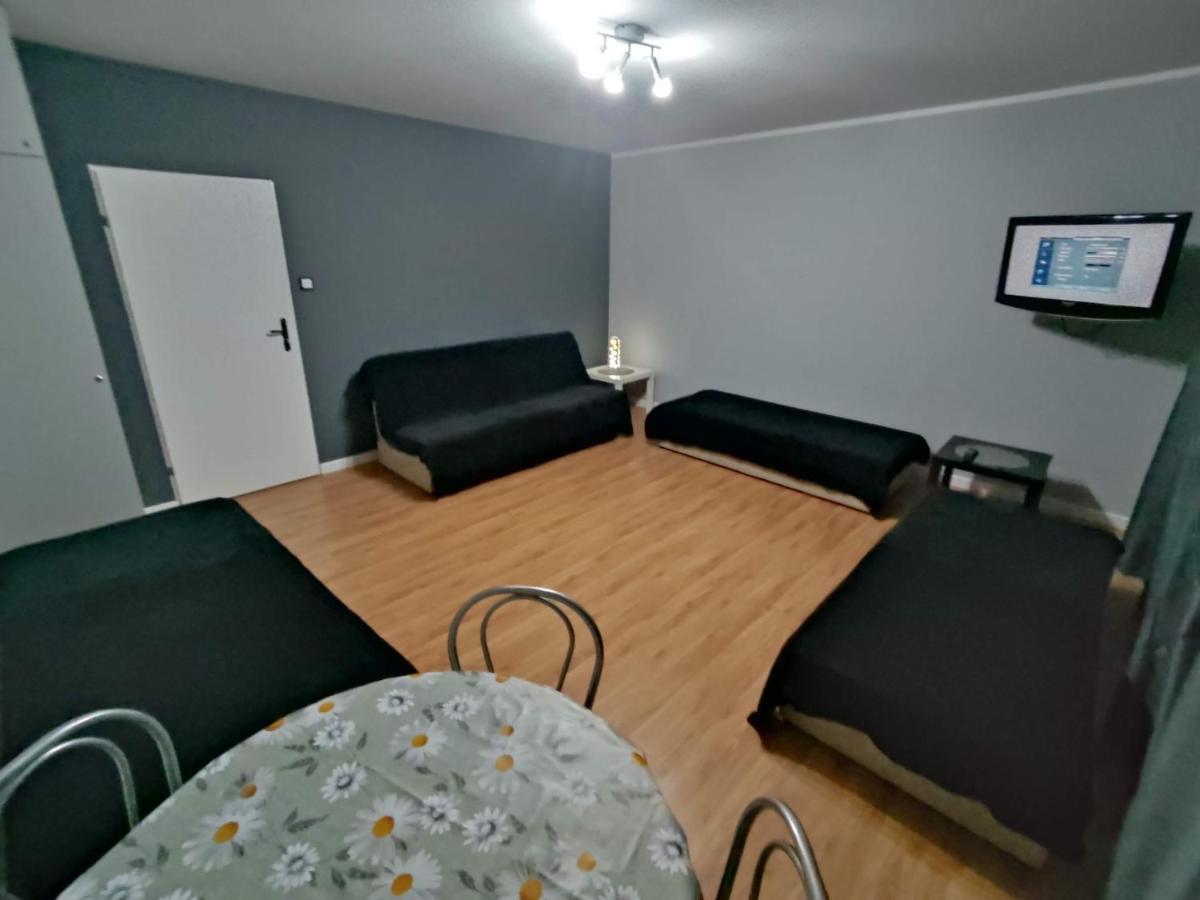 3030 Jana Spychalskiego 32 - Tanie Pokoje W Apartamencie - Samodzielne Zameldowanie - Self Check In Poznań Kültér fotó