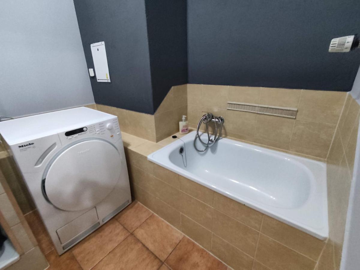 3030 Jana Spychalskiego 32 - Tanie Pokoje W Apartamencie - Samodzielne Zameldowanie - Self Check In Poznań Kültér fotó