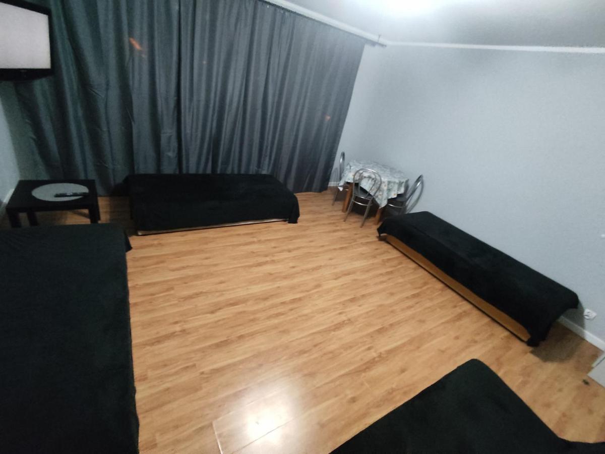 3030 Jana Spychalskiego 32 - Tanie Pokoje W Apartamencie - Samodzielne Zameldowanie - Self Check In Poznań Kültér fotó